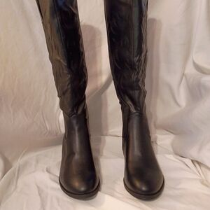 Sleek Black Women's Heeled Boots